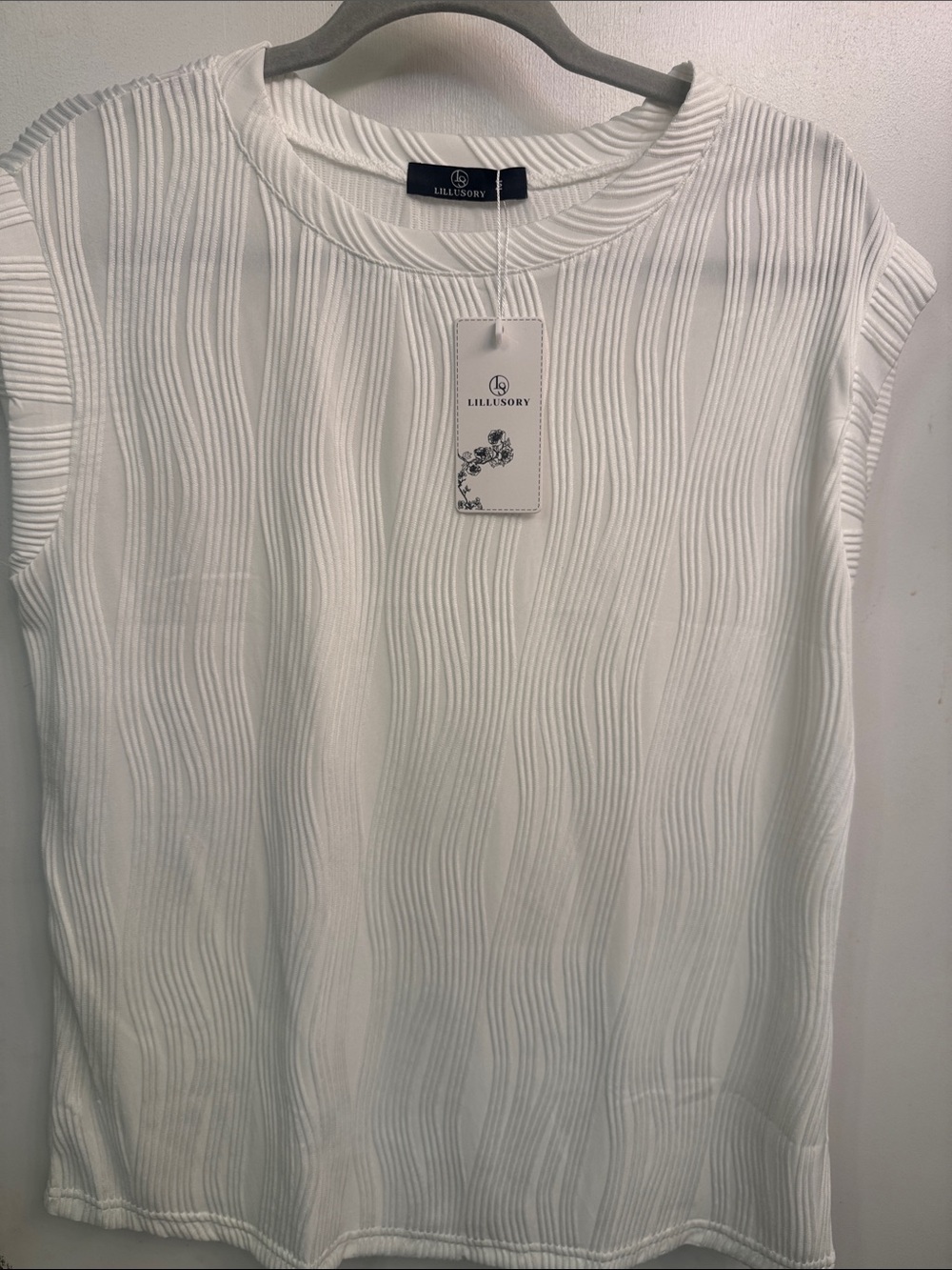 Lillusory White Textured Wave Sleeveless Tank
